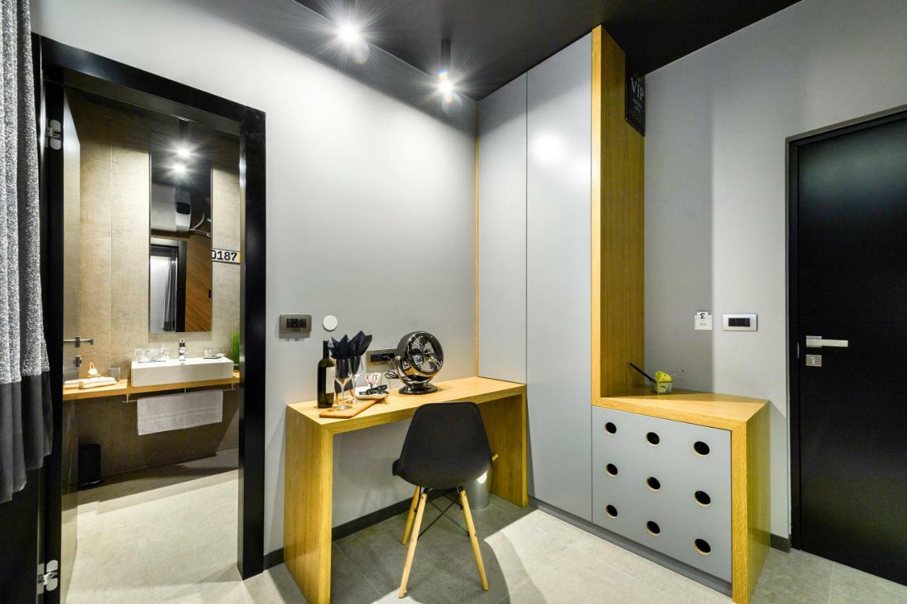 Split Industrial Design Rooms Exterior foto