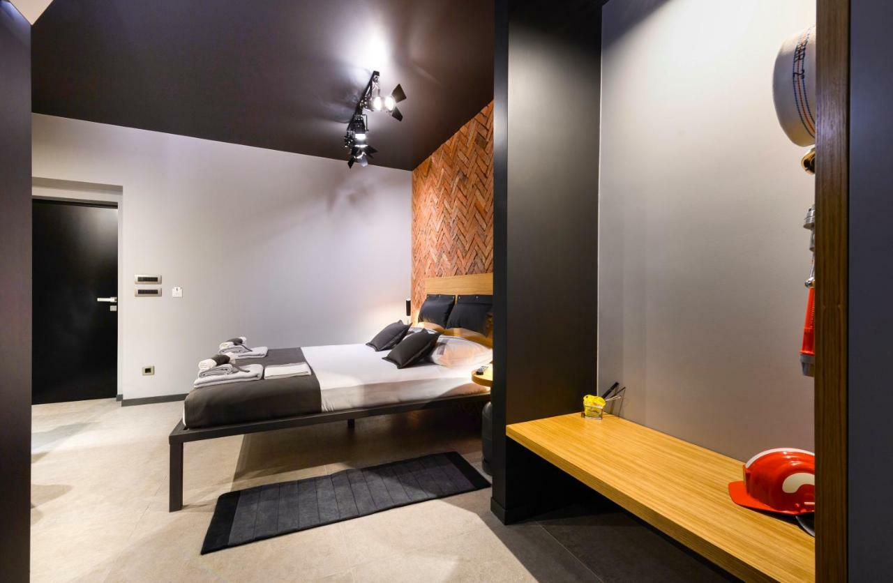 Split Industrial Design Rooms Exterior foto