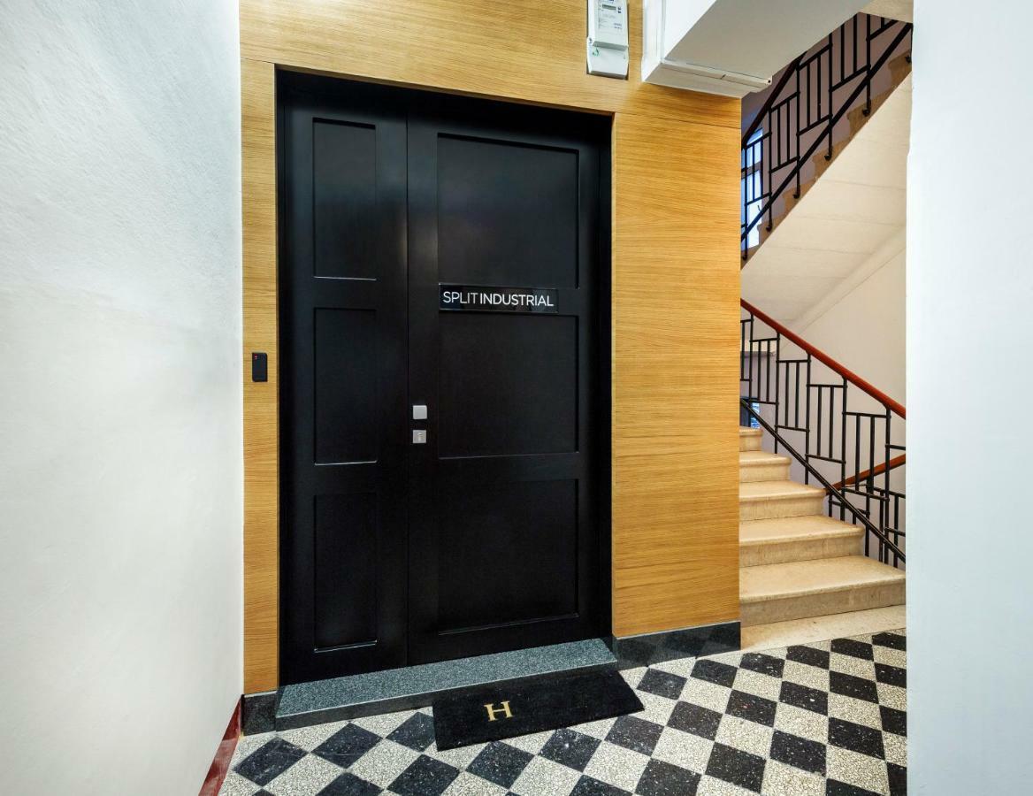 Split Industrial Design Rooms Exterior foto